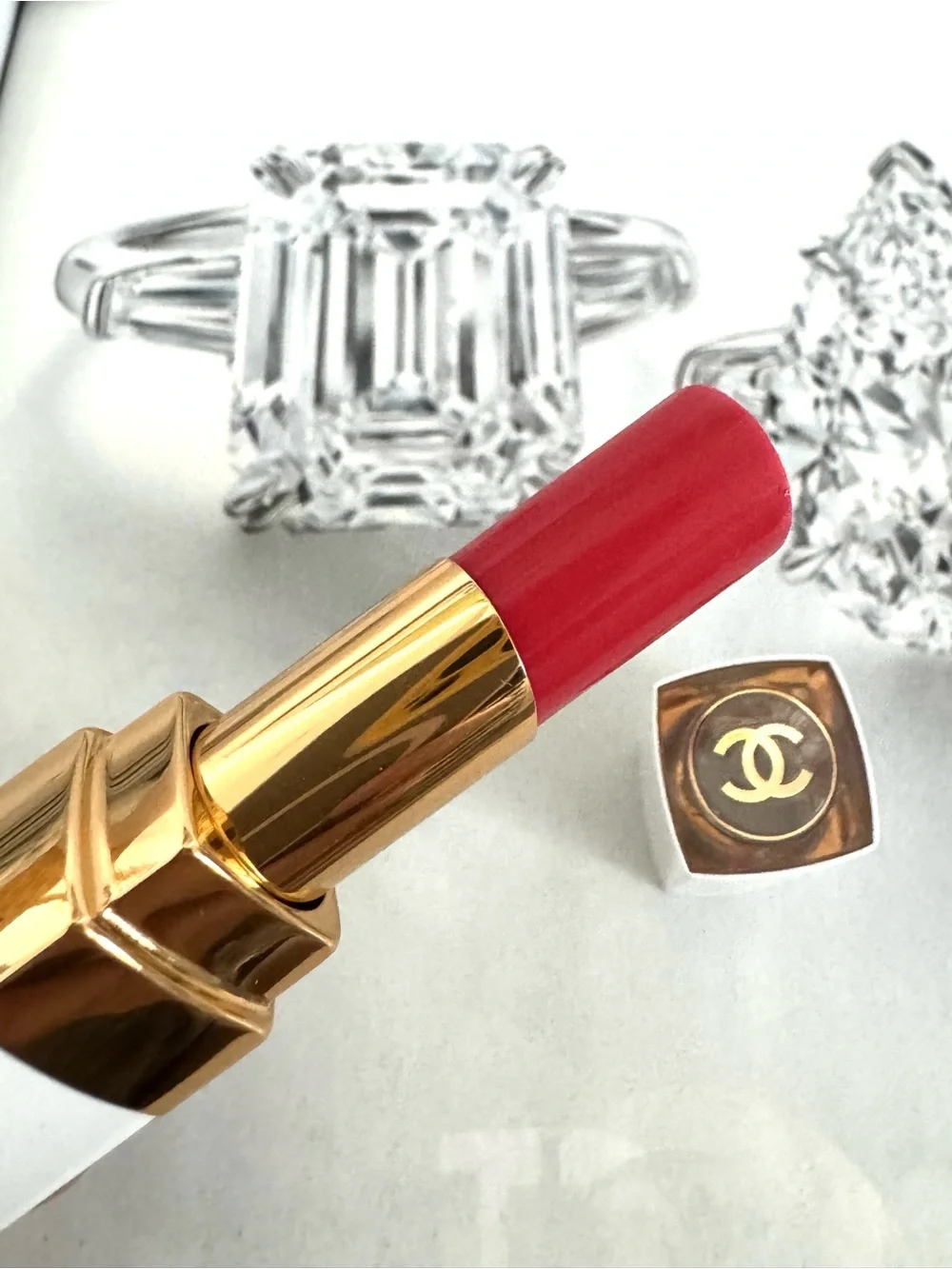 CHANEL shine tinted